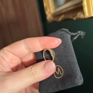 Mejuri 14k signet ring size 3